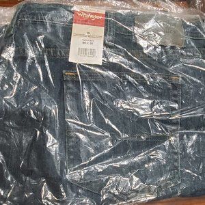 Wrangler Men's Relaxed Fit Boot Cut Jean New with Tags Size 46x30